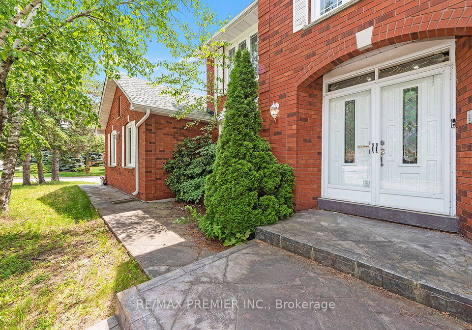 4-bourbon-road-vaughan-ontario-n13511534