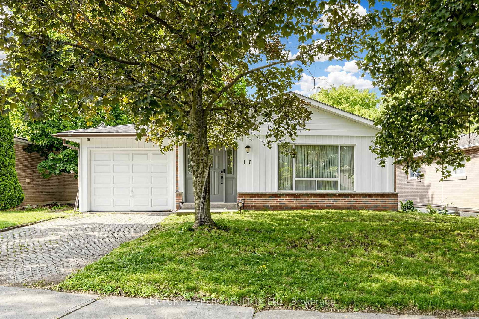 10-devins-drive-aurora-ontario-n13511682