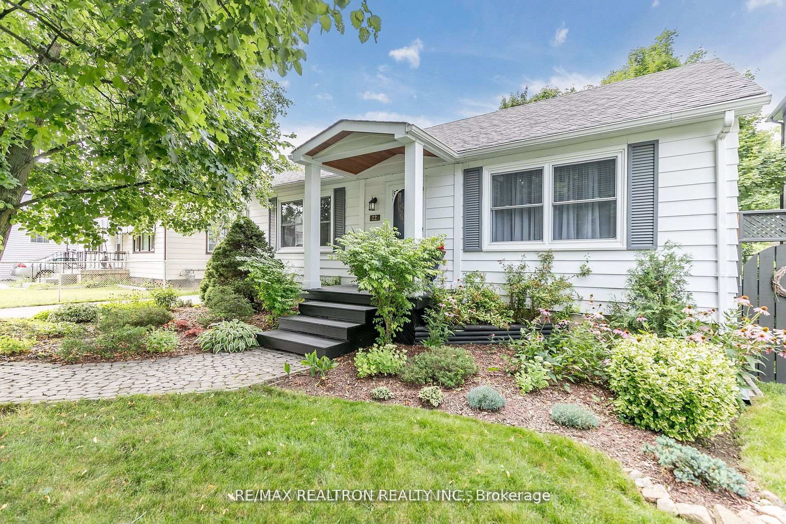 22-royal-road-aurora-ontario-n13512010