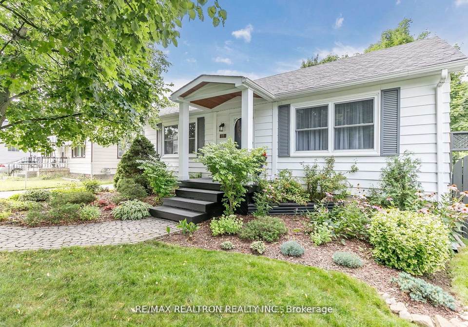 22-royal-road-aurora-ontario-n13512010