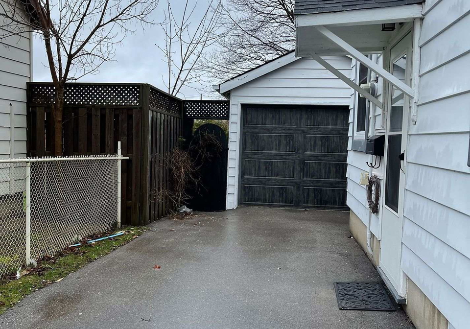 22-royal-road-aurora-ontario-n13512010