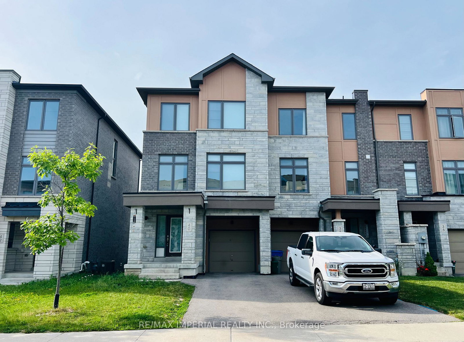 40-vantage-loop-street-newmarket-ontario-n13513050