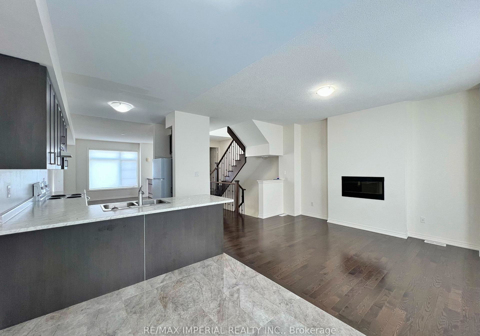 40-vantage-loop-street-newmarket-ontario-n13513050