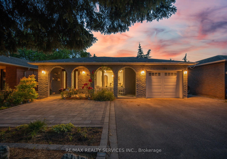 133-romfield-circuit-markham-ontario-n13513824