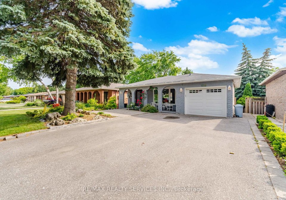 133-romfield-circuit-markham-ontario-n13513824