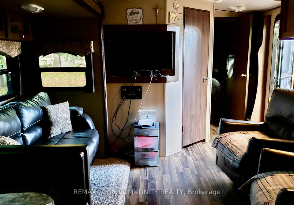 285-crydernams-side-road-georgina-ontario-n13514078