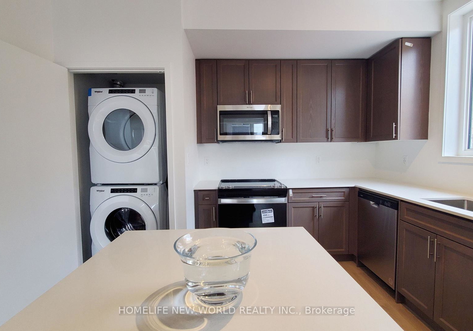 15-lytham-green-circle-newmarket-ontario-n13515830