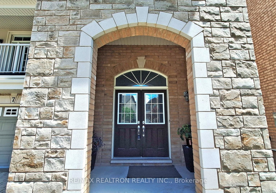 7-military-court-richmond-hill-ontario-n13516436