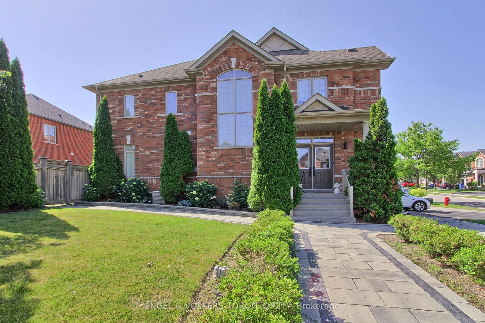 535-foxcroft-boulevard-newmarket-ontario-n13518040