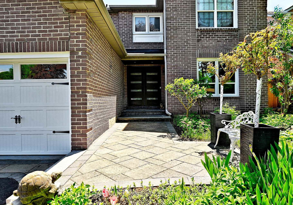 48-haskell-crescent-aurora-ontario-n13518586
