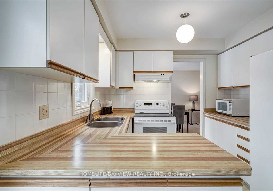 128-adam-place-newmarket-ontario-n13520902