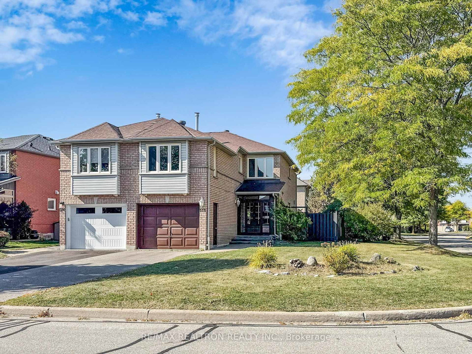 558-willowick-drive-newmarket-ontario-n13521312