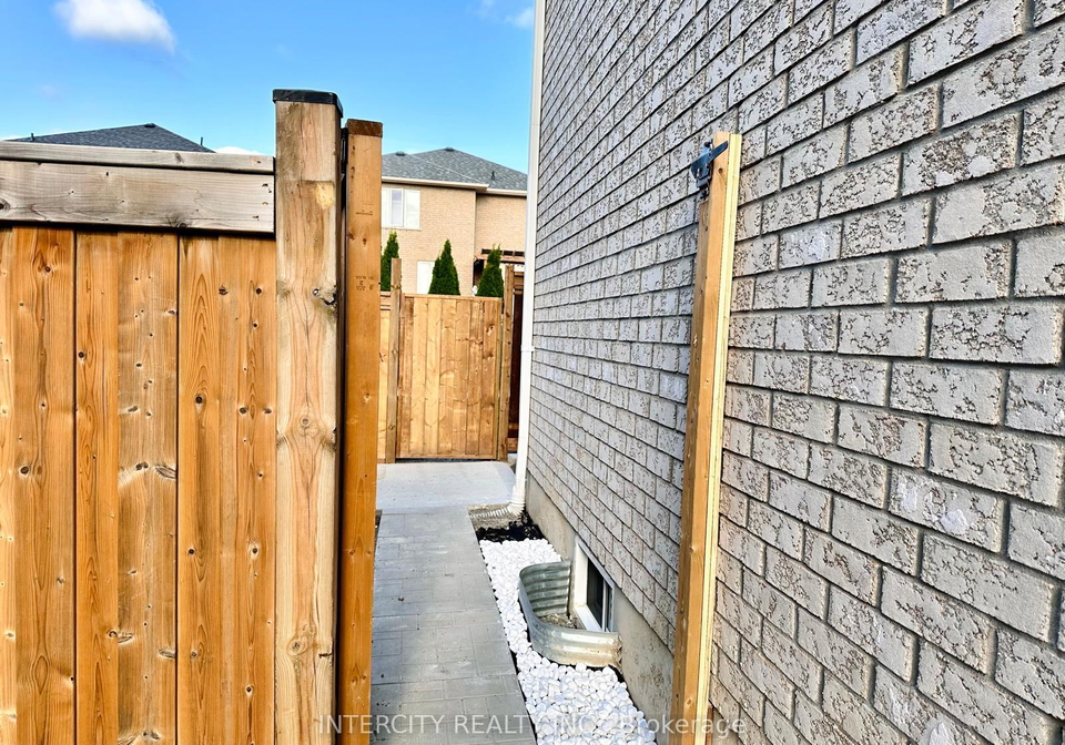 77-romanelli-crescent-bradford-west-gwillimbury-ontario-n13523178