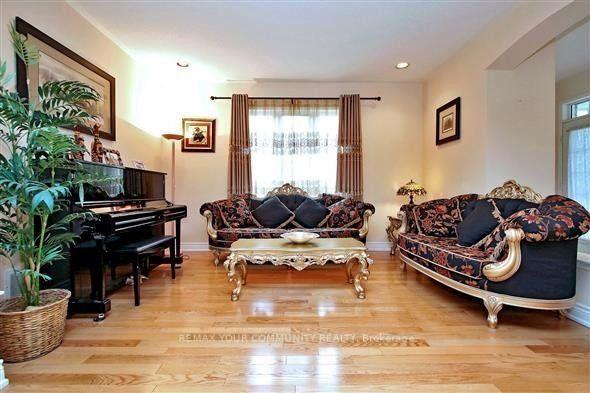 33-golden-oak-avenue-richmond-hill-ontario-n13524360