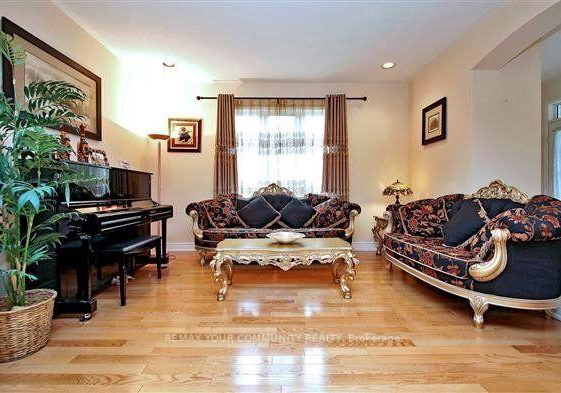 33-golden-oak-avenue-richmond-hill-ontario-n13524360