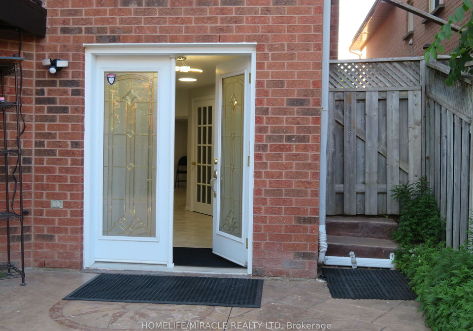 10-pine-bough-manor-richmond-hill-ontario-n13524598