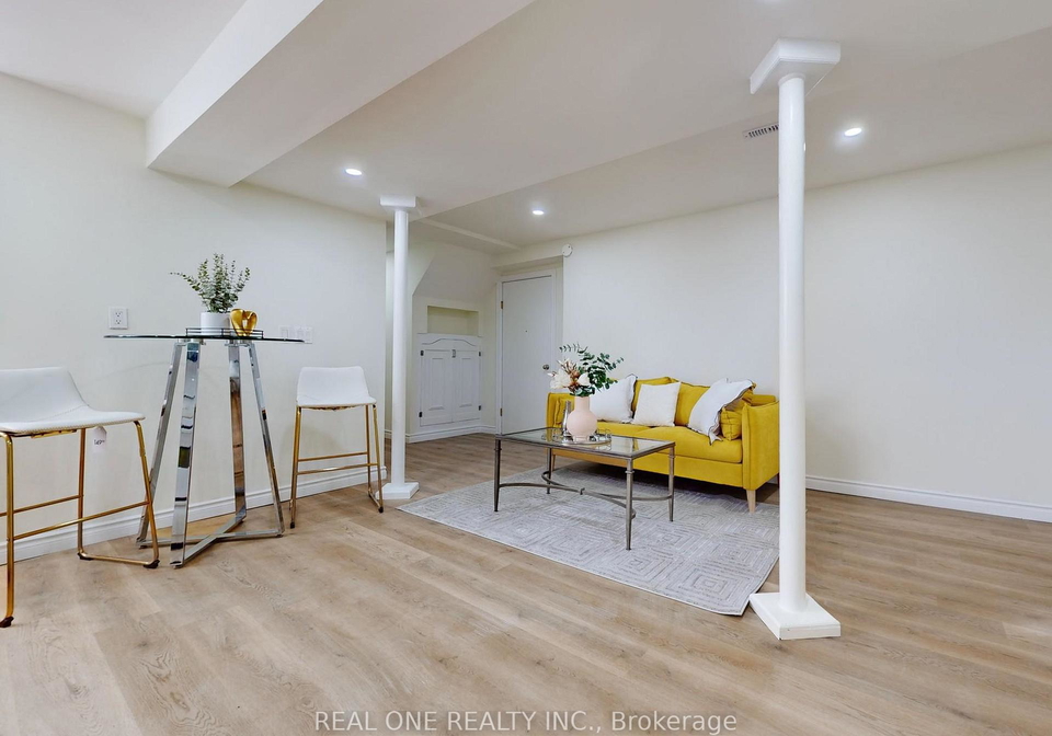47-lowe-boulevard-newmarket-ontario-n13524686