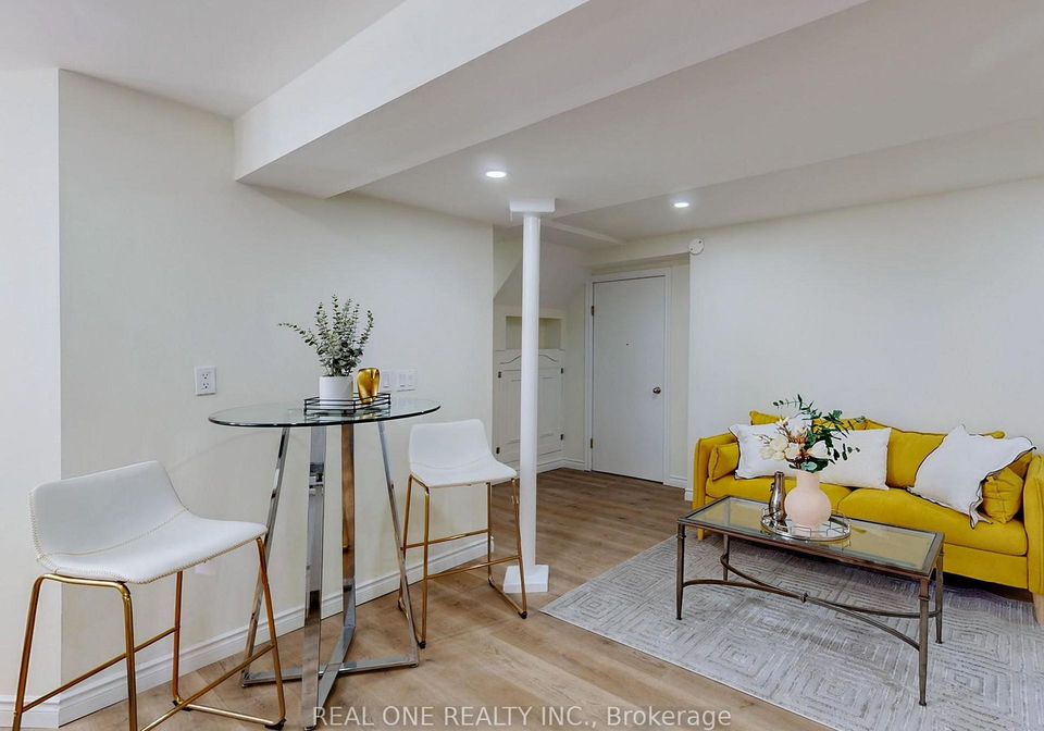 47-lowe-boulevard-newmarket-ontario-n13524686