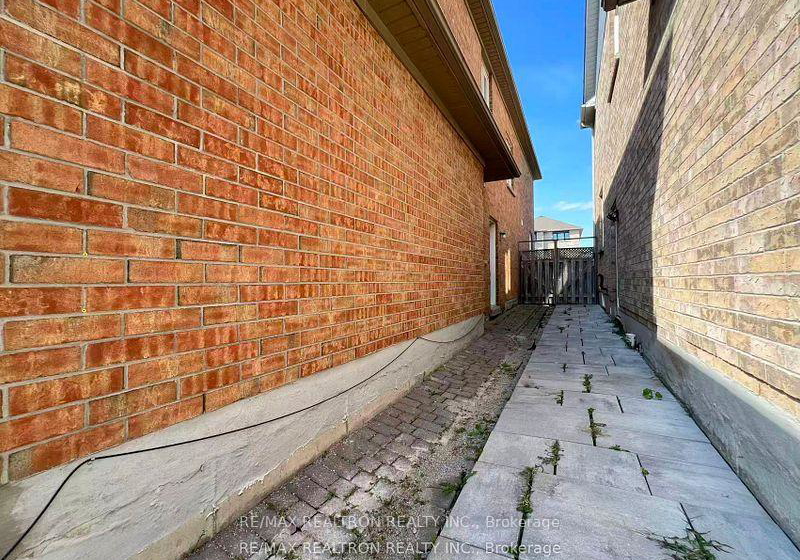 8-queen-isabella-crescent-vaughan-ontario-n13529998