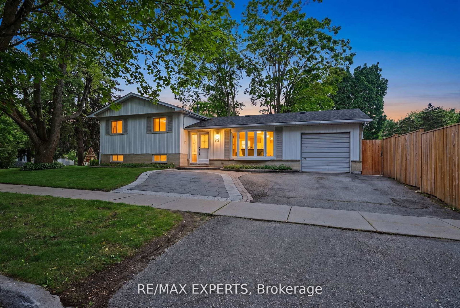 32-oak-court-aurora-ontario-n13532000