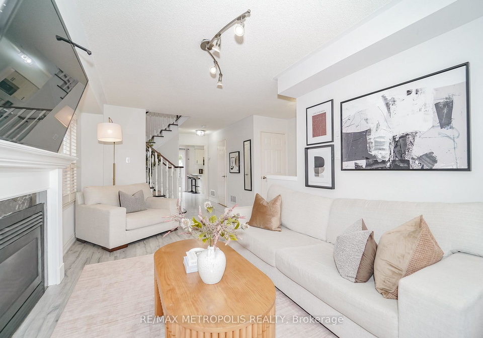 646-walpole-crescent-newmarket-ontario-n13534906