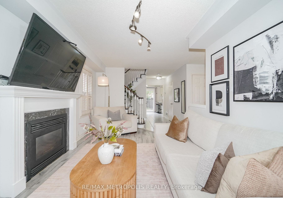 646-walpole-crescent-newmarket-ontario-n13534906