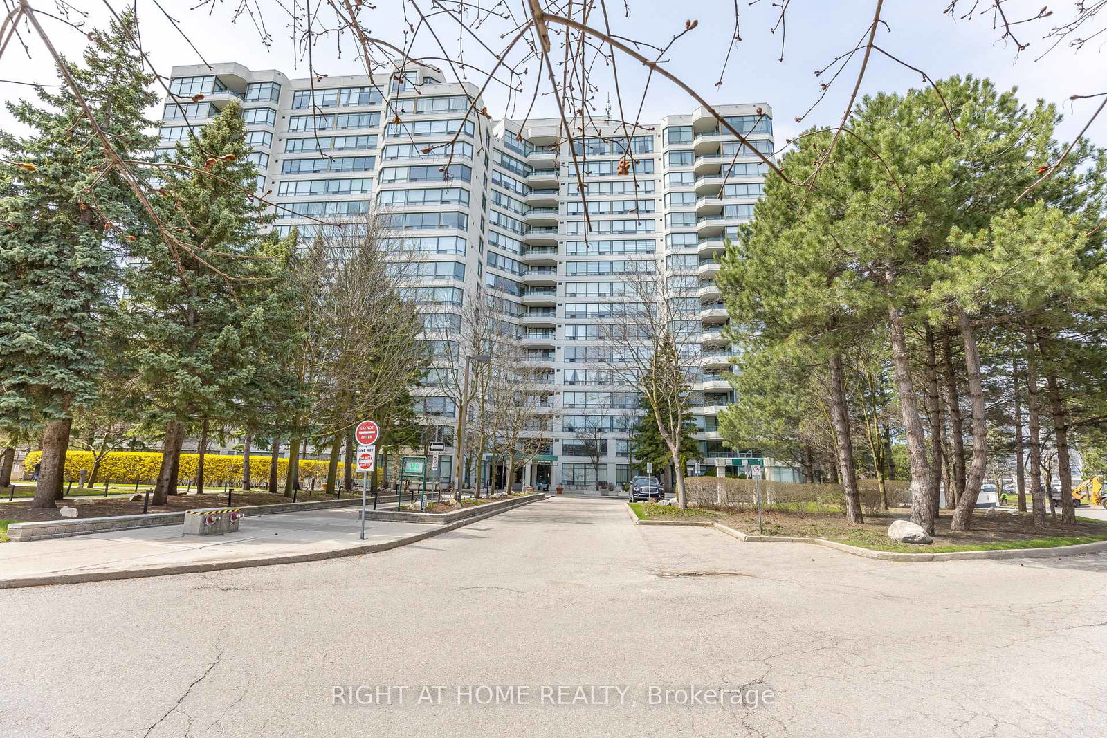120-promenade-circle-vaughan-ontario-n13535456