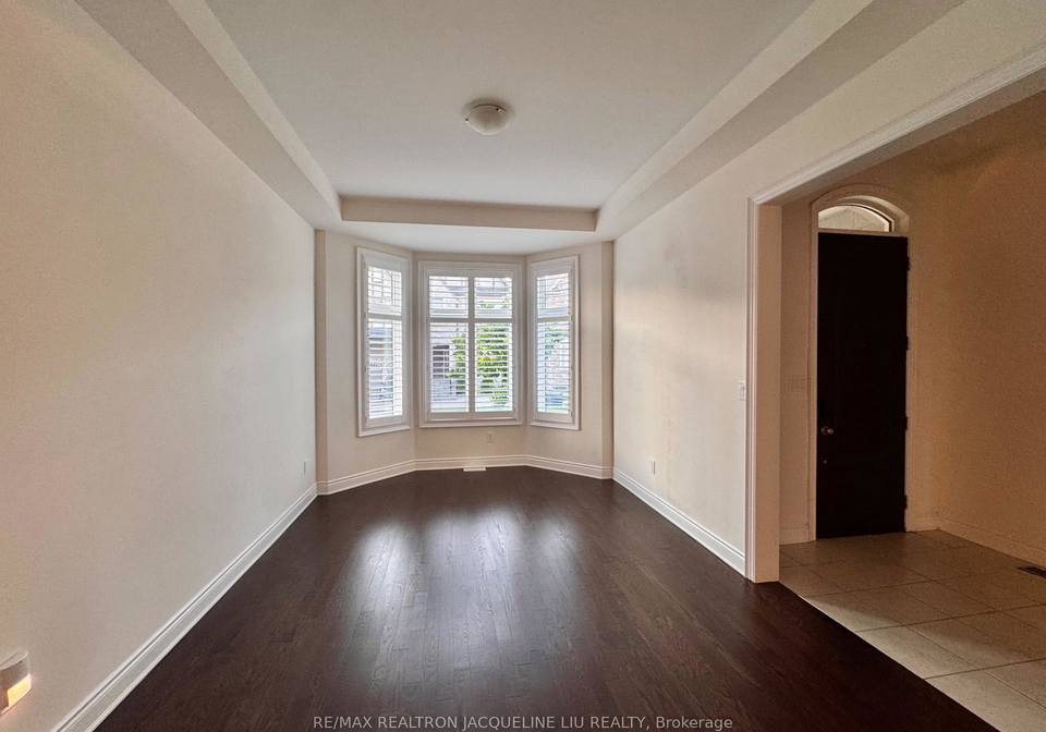 65-major-crescent-aurora-ontario-n13536046