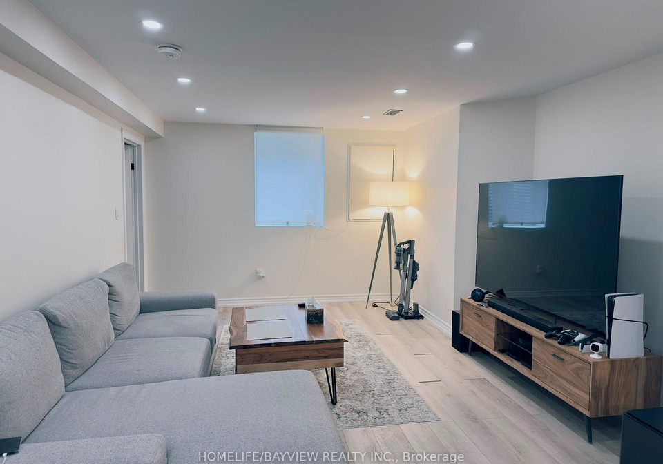 128-adam-place-newmarket-ontario-n13543504