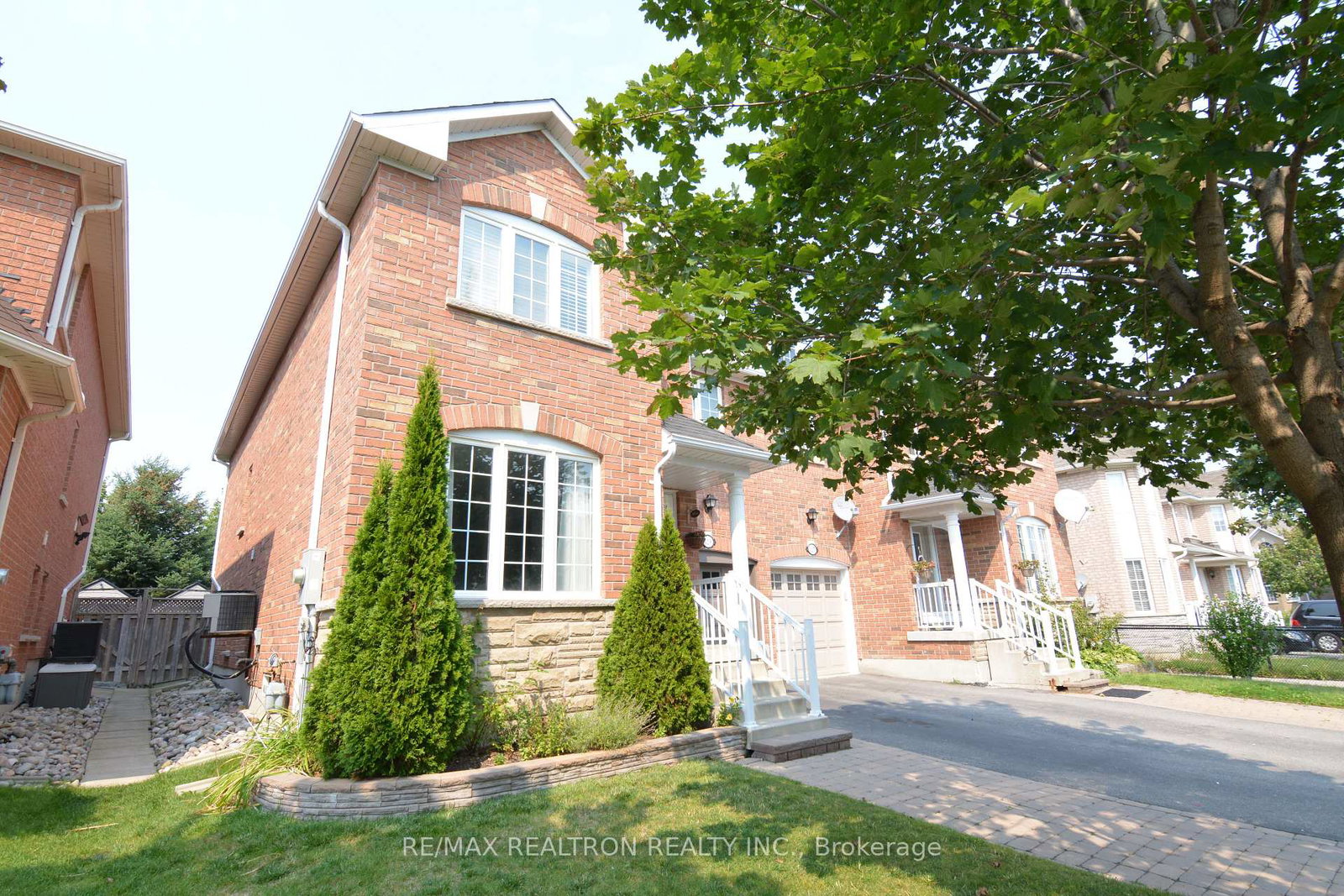 129-trailhead-avenue-newmarket-ontario-n13548824