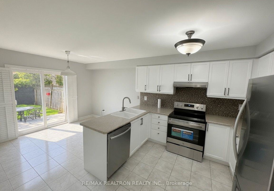 129-trailhead-avenue-newmarket-ontario-n13548824