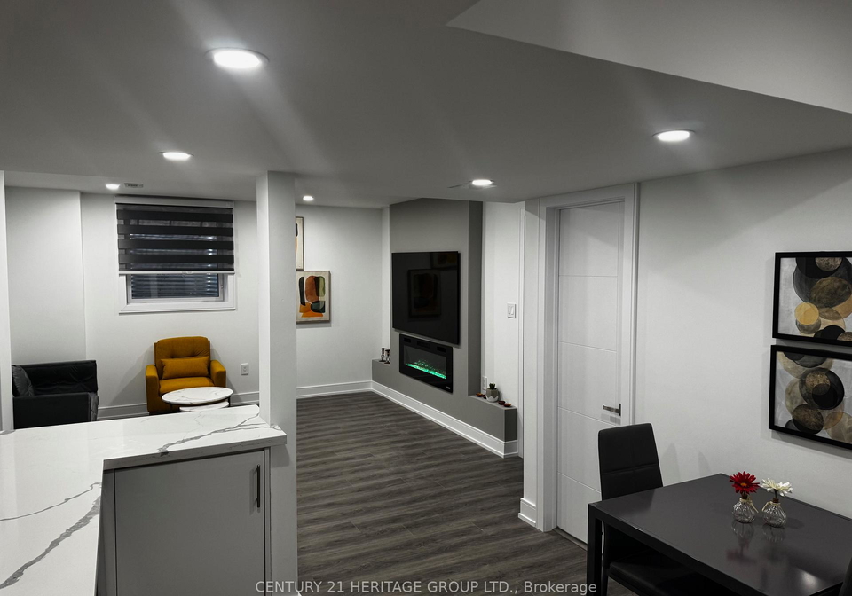 7-larkfield-crescent-east-gwillimbury-ontario-n13549438