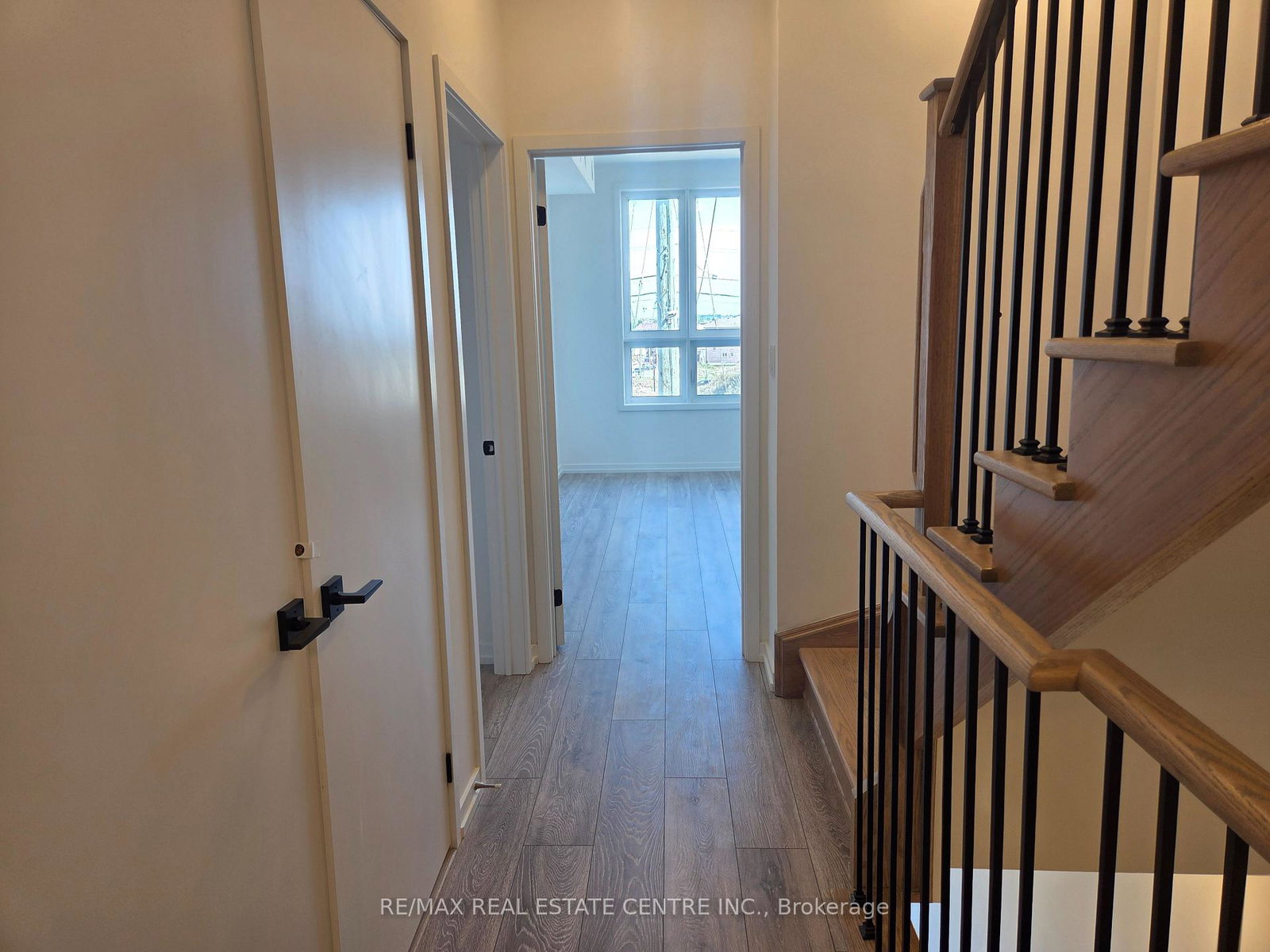 16-lytham-green-circle-newmarket-ontario-n13549824