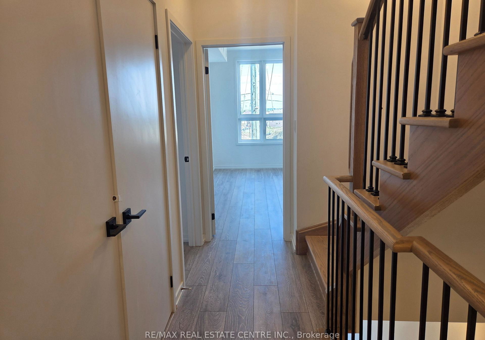 16-lytham-green-circle-newmarket-ontario-n13549824