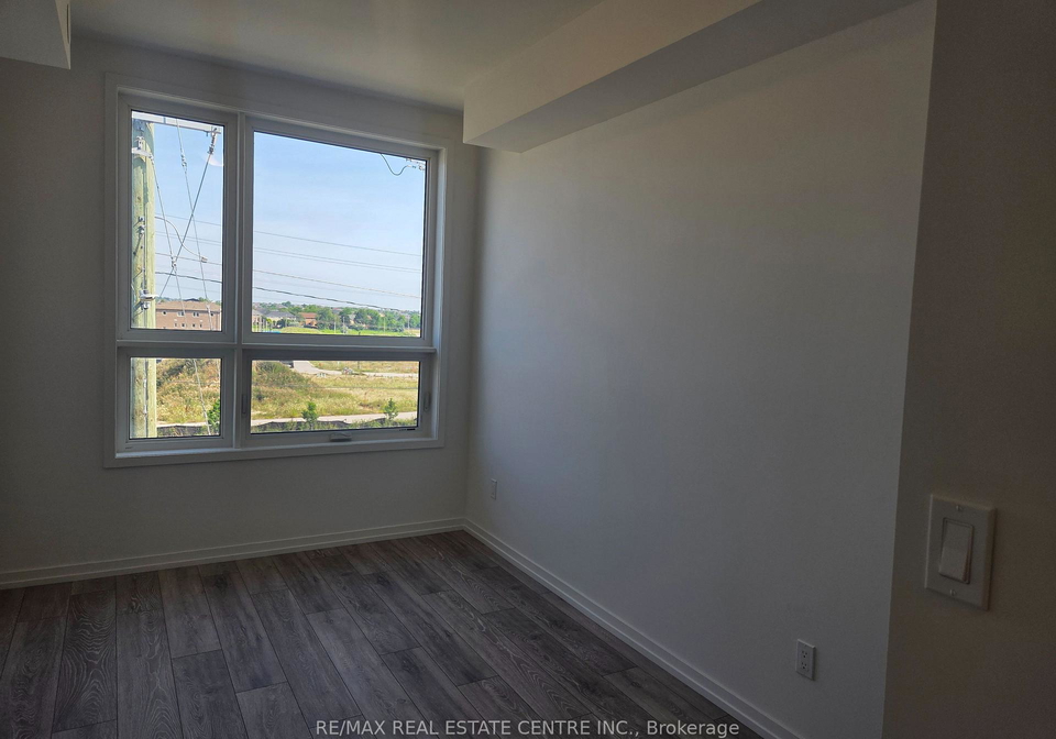 16-lytham-green-circle-newmarket-ontario-n13549824