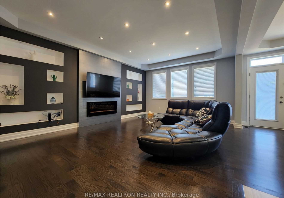 223-thomas-phillips-drive-aurora-ontario-n13551636