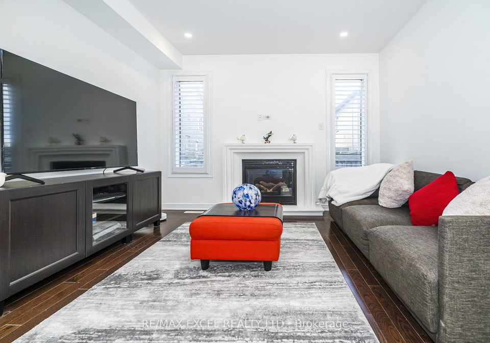 129-lewis-honey-drive-aurora-ontario-n13552300