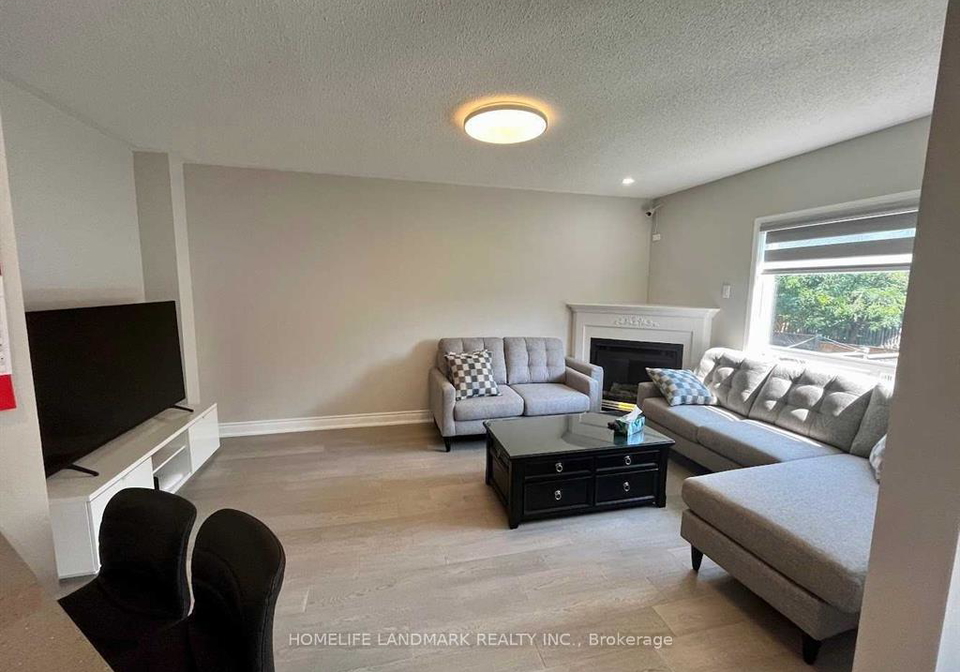 545-menczel-crescent-newmarket-ontario-n13552438
