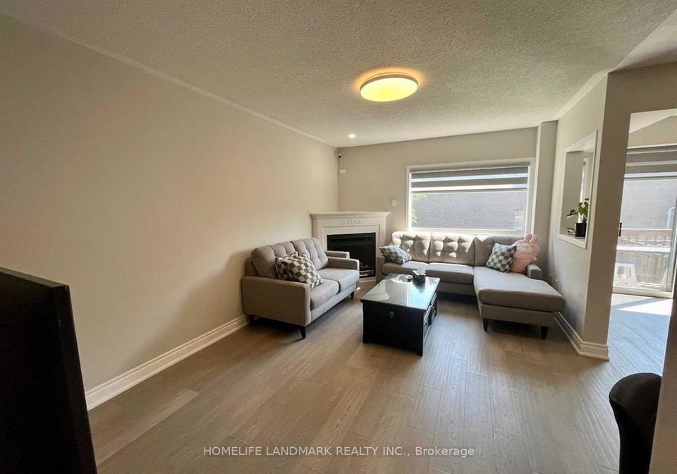 545-menczel-crescent-newmarket-ontario-n13552438