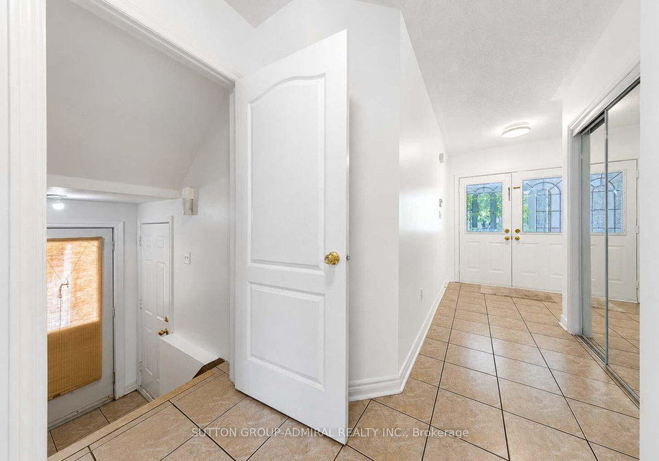 189-warwick-crescent-newmarket-ontario-n13553700