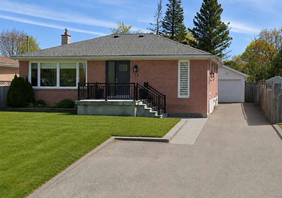13-patrick-drive-aurora-ontario-n13555346