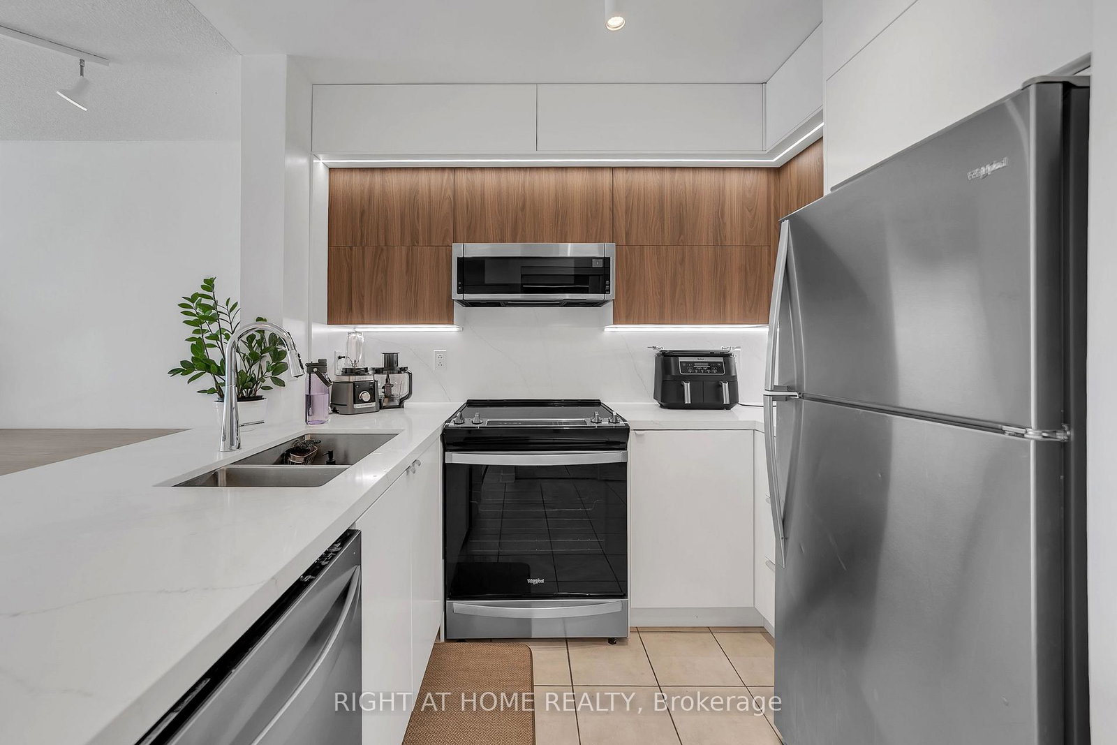 11-oneida-crescent-richmond-hill-ontario-n13556052