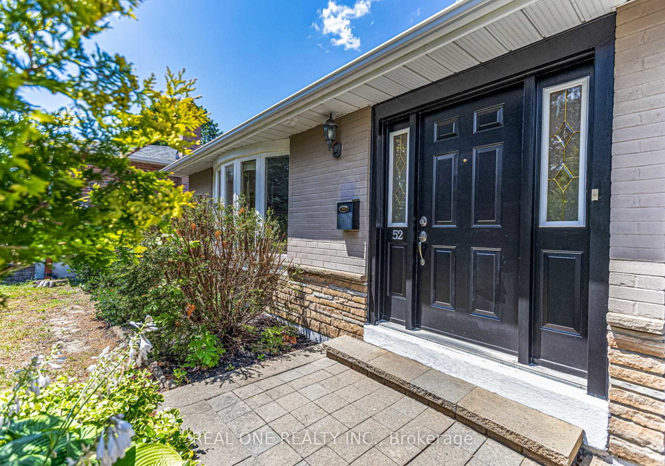52-devins-drive-aurora-ontario-n13556880