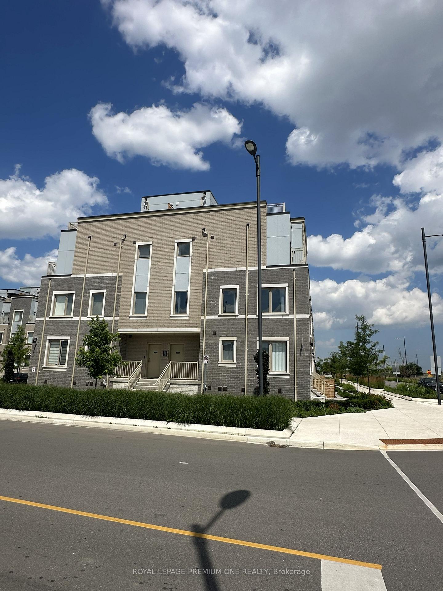 150-honeycrisp-crescent-vaughan-ontario-n13557066