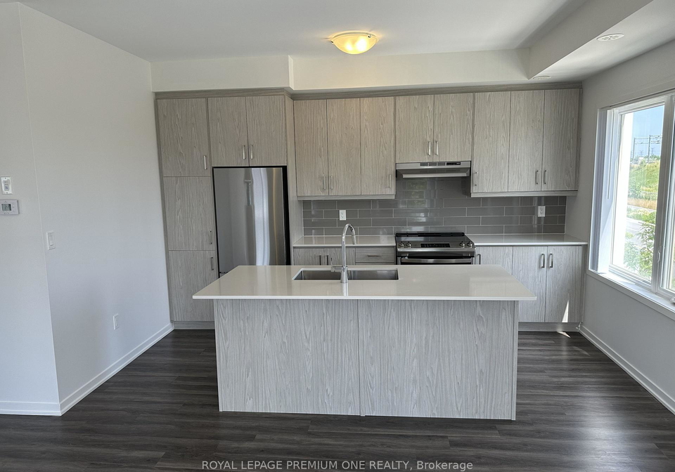 150-honeycrisp-crescent-vaughan-ontario-n13557066