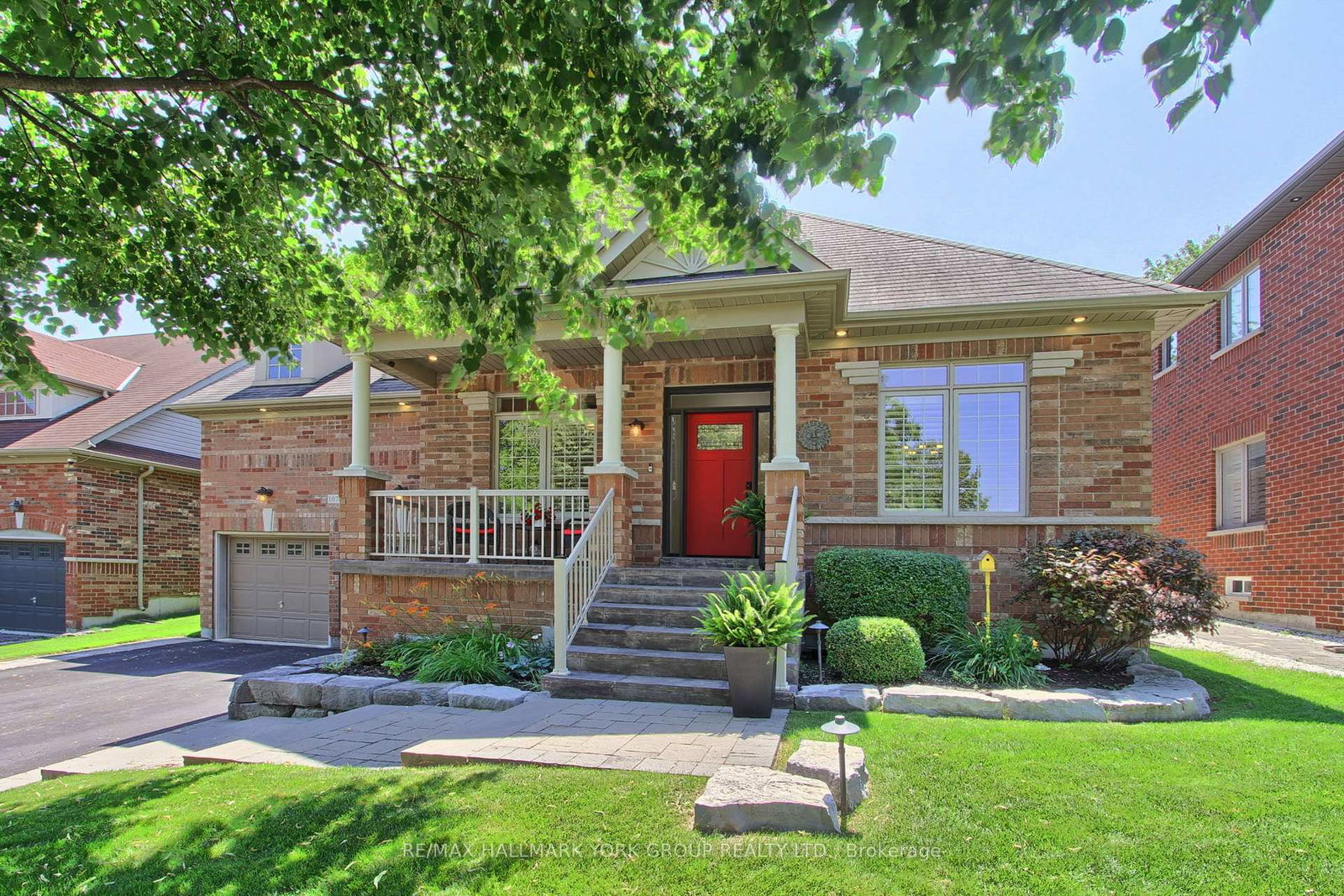1078-bob-scott-court-newmarket-ontario-n13559886