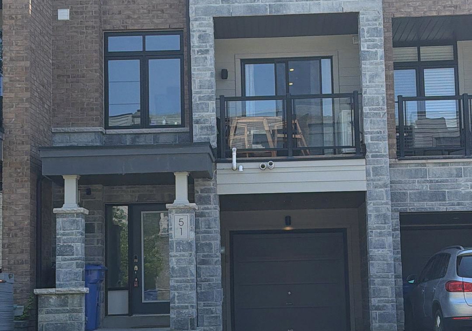 51-vantage-loop-newmarket-ontario-n13561020
