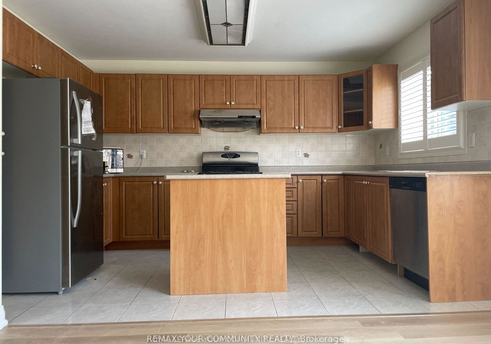 93-starr-crescent-aurora-ontario-n13561562
