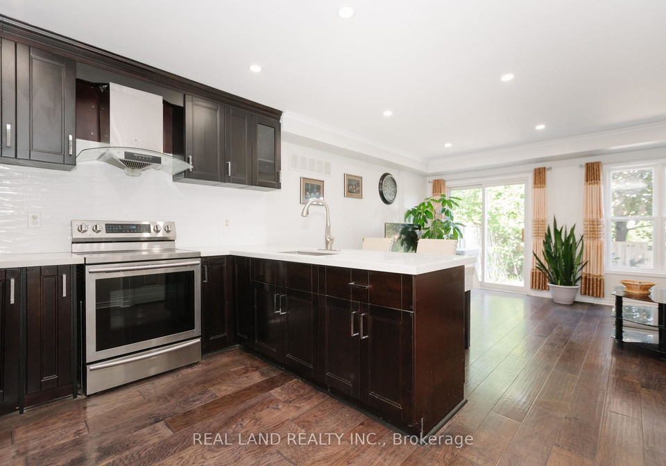 697-limpert-terrace-newmarket-ontario-n13561794