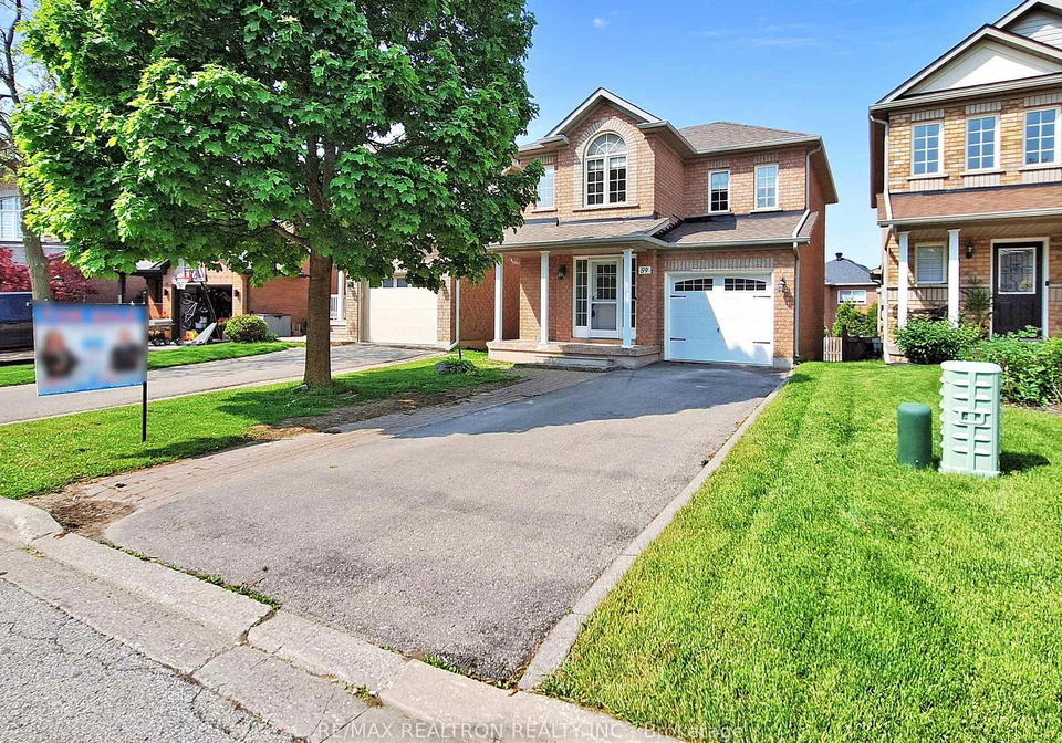 59-goyo-gate-vaughan-ontario-n13561874